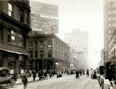 Fußgängerverkehr an der Kreuzung der Eighth und Olive Streets, Blick nach Süden zur Olive Street von W.C. Persons